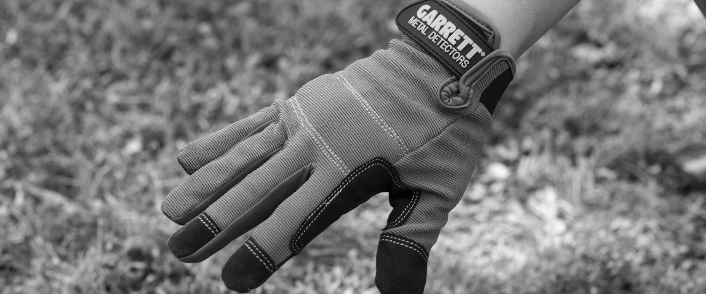 Searcher Detecting Gloves
